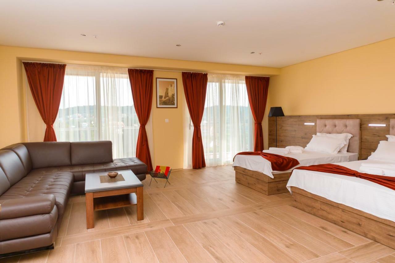 Hotel Franca Улцинь Экстерьер фото
