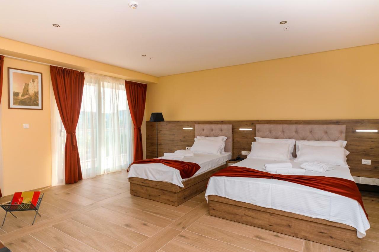 Hotel Franca Улцинь Экстерьер фото